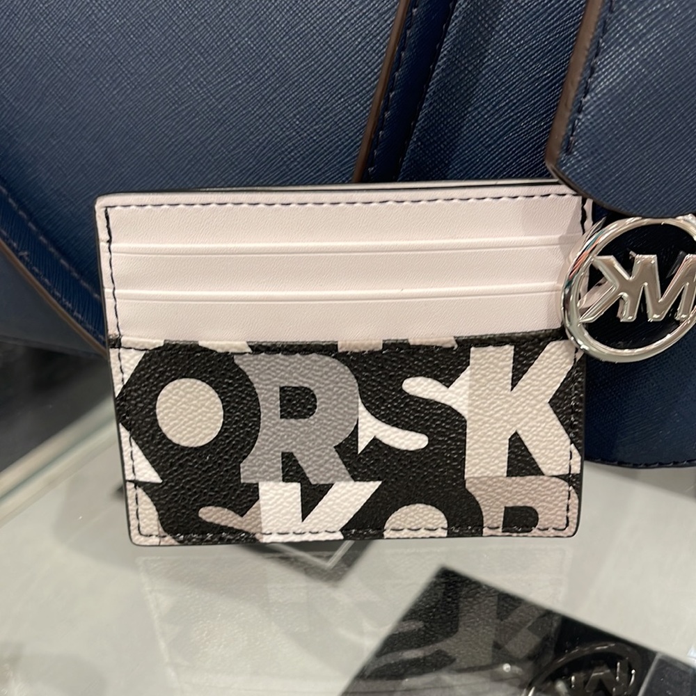 MICHAEL KORS MENS
Cooper Graphic Logo Tall Card Case
36S3LCOD2U
Black Multi NWT - Picture 10 of 16